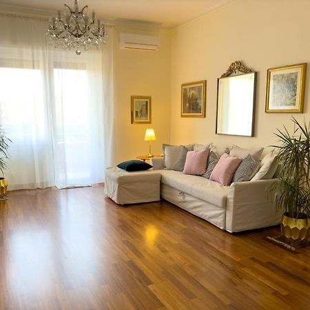 Elegant Apartment In City Center Cagliari Esterno foto