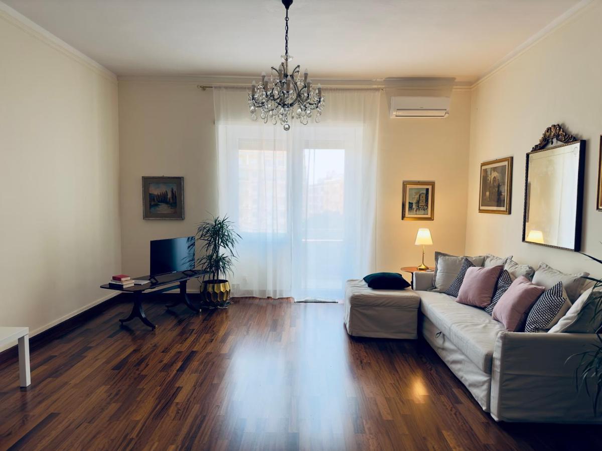 Elegant Apartment In City Center Cagliari Esterno foto