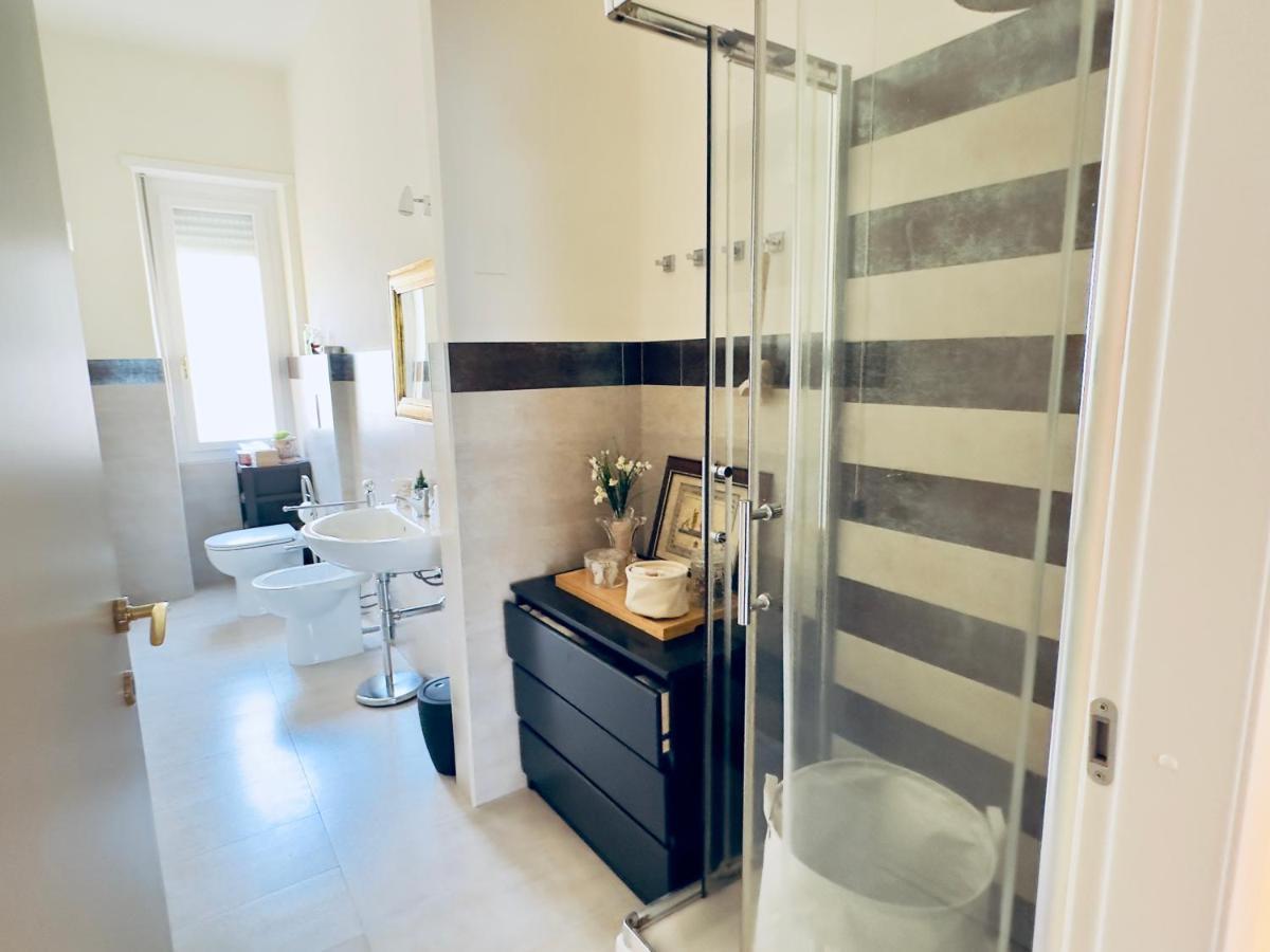 Elegant Apartment In City Center Cagliari Esterno foto